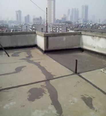 镇雄漏水维修 楼顶漏水是什么原因，楼顶漏水维修方法是什么?